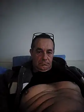 loulouferrari online show from April 2026 07:18:01 PM