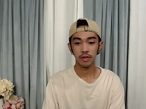 Snapshot of crocodale chatting on April 2026 01:39:01 AM crocodale online show from April 2026 01:39:01 AM