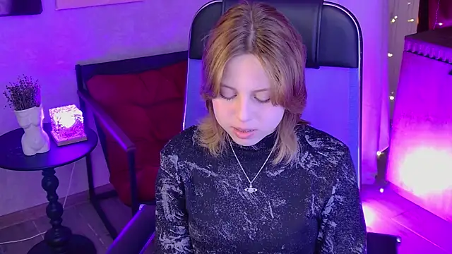 Snapshot of VivienneHebert chatting on July 2026 09:39:02 AM VivienneHebert online show from July 2026 09:39:02 AM