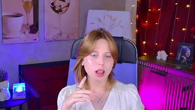 Snapshot of VivienneHebert chatting on June 2026 09:25:02 AM VivienneHebert online show from June 2026 09:25:02 AM