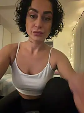 Snapshot of CurlyRouge chatting on May 2026 10:24:02 PM CurlyRouge online show from May 2026 10:24:02 PM