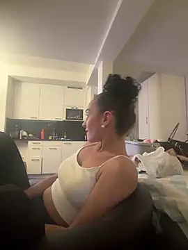Snapshot of CurlyRouge chatting on April 2026 10:51:02 PM CurlyRouge online show from April 2026 10:51:02 PM