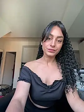 Snapshot of CurlyRouge chatting on May 2026 02:25:01 PM CurlyRouge online show from May 2026 02:25:01 PM