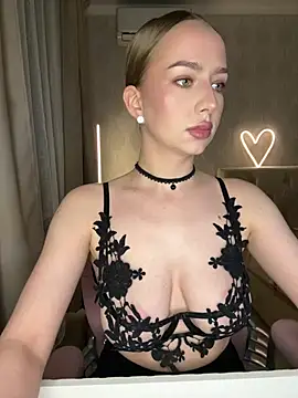 AlisaPearl online show from June 2026 08:19:02 PM