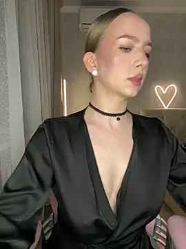 AlisaPearl online show from June 2026 08:21:02 PM