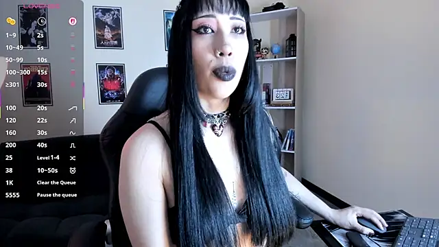 Snapshot of Ravenelle_ chatting on June 2026 07:08:01 PM Ravenelle online show from June 2026 07:08:01 PM