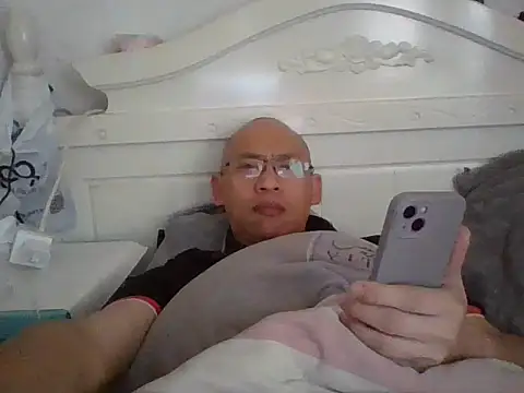 Snapshot of benly118 chatting on April 2026 12:59:02 AM benly118 online show from April 2026 12:59:02 AM