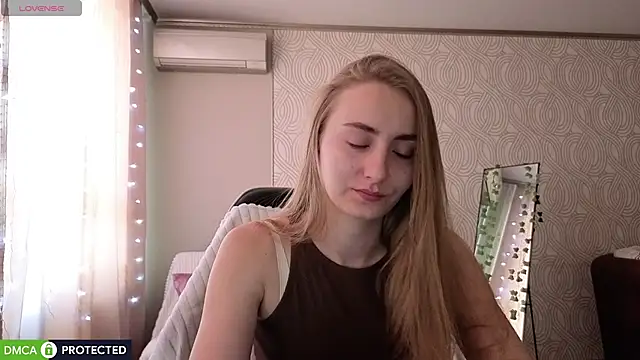 Snapshot of Your_Emily25 chatting on July 2026 01:05:02 AM Your Emily25 online show from July 2026 01:05:02 AM