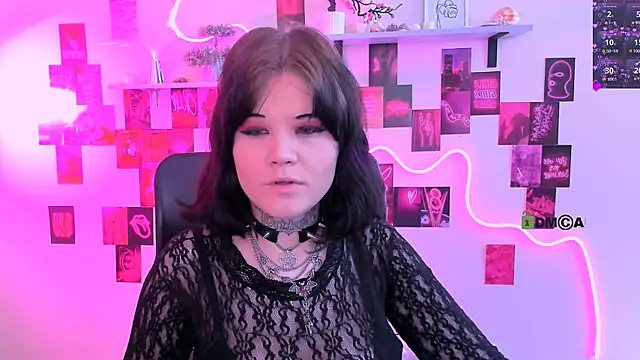 nikki kiss  online show from May 2026 08:52:01 AM