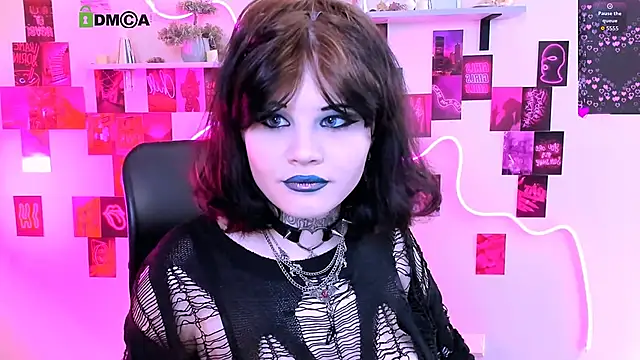 nikki kiss  online show from May 2026 08:40:01 AM