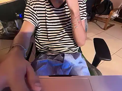 Snapshot of franchu19cm chatting on April 2026 07:53:01 AM franchu19cm online show from April 2026 07:53:01 AM