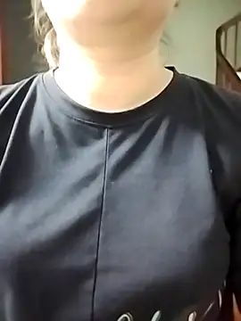 Snapshot of ALonmill chatting on April 2026 12:20:01 PM ALonmill online show from April 2026 12:20:01 PM