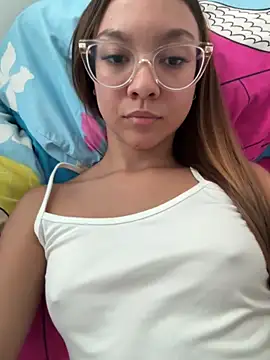 Sexy emily outdoors online show from April 2026 08:53:02 PM