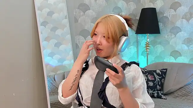 AzureMimi online show from April 2026 02:08:02 PM