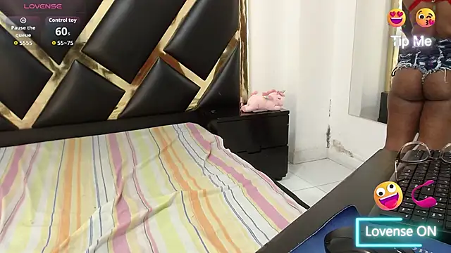 Snapshot of AprilyCrystal2 chatting on April 2026 11:48:02 AM AprilyCrystal2 online show from April 2026 11:48:02 AM