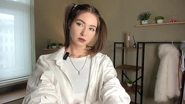 Peaches Peaches online show from April 2026 10:05:01 AM