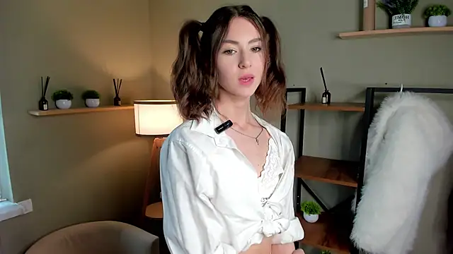 Peaches Peaches online show from May 2026 09:13:02 AM