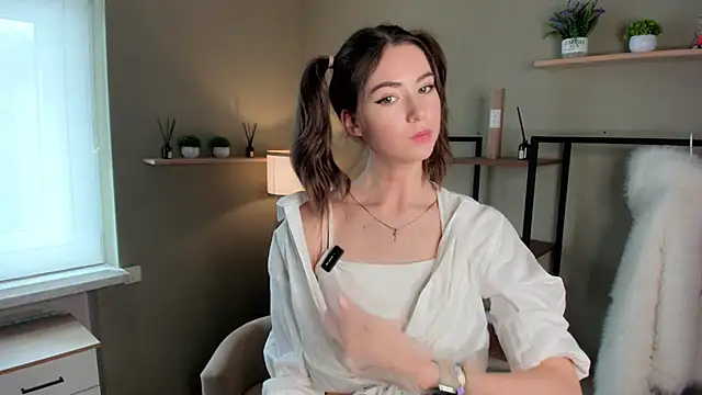 Peaches Peaches online show from April 2026 09:49:01 AM