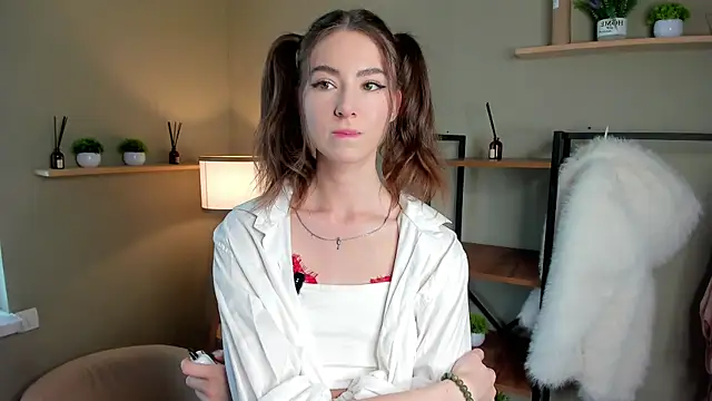 Peaches Peaches online show from May 2026 11:24:02 AM
