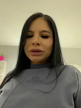 Snapshot of Elara_Luxe chatting on May 2026 08:09:02 PM Elara Luxe online show from May 2026 08:09:02 PM