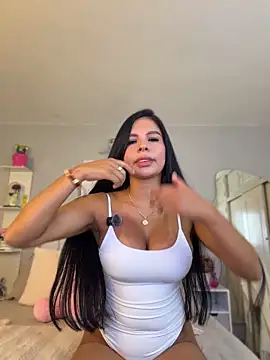 Elara Luxe online show from May 2026 09:46:01 PM