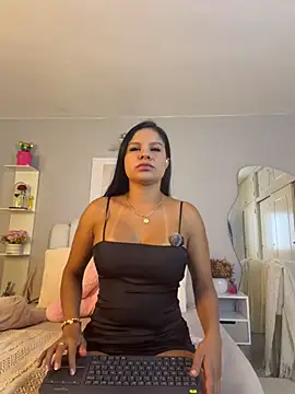 Snapshot of Elara_Luxe chatting on May 2026 10:06:02 PM Elara Luxe online show from May 2026 10:06:02 PM