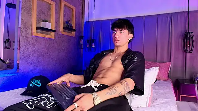 The BossCrown online show from April 2026 04:25:01 AM