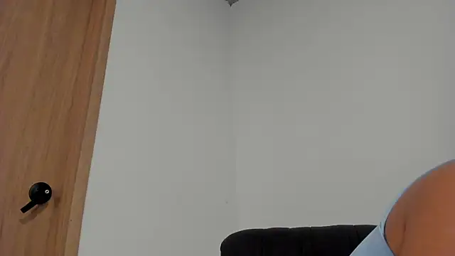 Snapshot of MiaRouseex chatting on May 2026 07:01:01 PM MiaRouseex online show from May 2026 07:01:01 PM