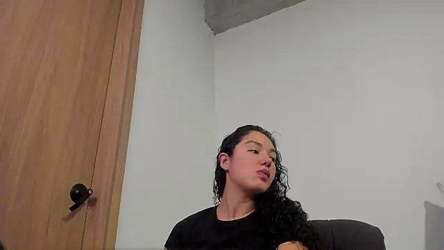 Snapshot of MiaRouseex chatting on May 2026 09:14:02 PM MiaRouseex online show from May 2026 09:14:02 PM
