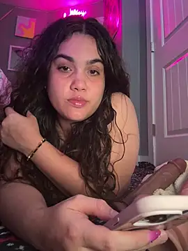 Islandmamita online show from May 2026 04:15:01 AM