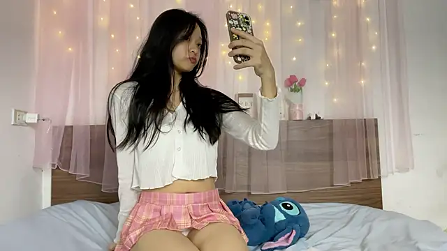 Snapshot of shy_pink_doll chatting on June 2026 03:23:02 PM shy pink doll online show from June 2026 03:23:02 PM