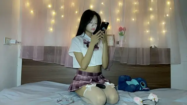 Snapshot of shy_pink_doll chatting on June 2026 03:12:01 PM shy pink doll online show from June 2026 03:12:01 PM
