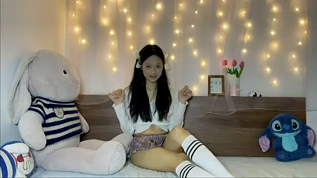 Snapshot of shy_pink_doll chatting on May 2026 01:52:01 PM shy pink doll online show from May 2026 01:52:01 PM