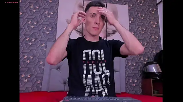 Snapshot of Danny_Farret chatting on April 2026 02:21:01 PM Danny Farret online show from April 2026 02:21:01 PM