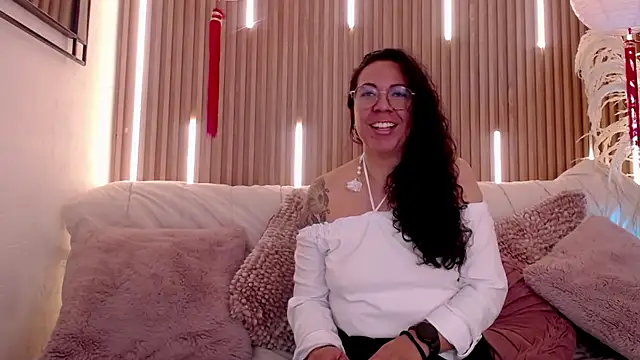 Velvet Curly online show from May 2026 12:23:02 PM