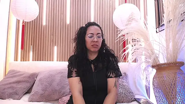 Velvet Curly online show from June 2026 12:21:02 PM