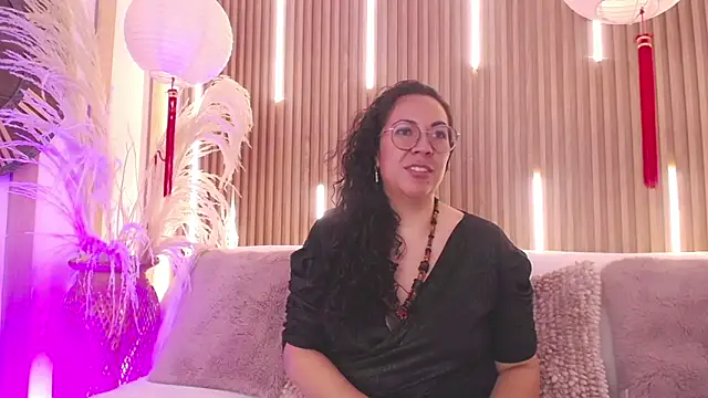 Velvet Curly online show from May 2026 12:22:02 PM