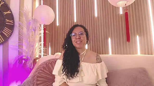 Velvet Curly online show from May 2026 12:24:01 PM