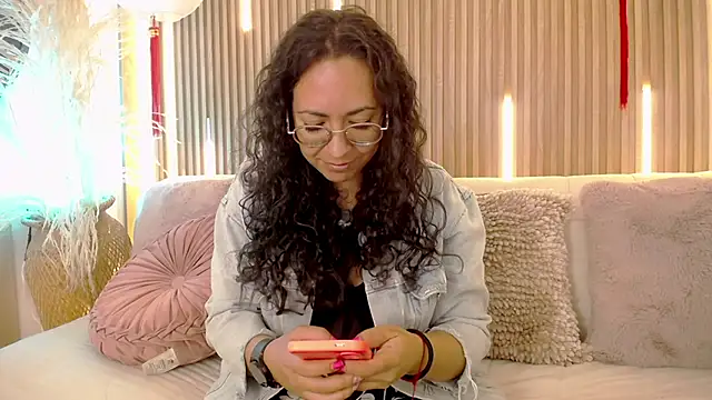 Velvet Curly online show from May 2026 01:10:02 PM