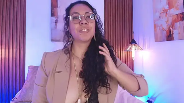 Velvet Curly online show from May 2026 02:45:01 PM