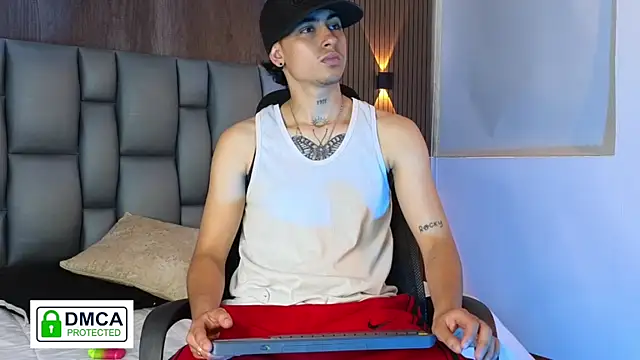 Snapshot of mohamed_malik chatting on April 2026 01:02:02 PM mohamed malik online show from April 2026 01:02:02 PM
