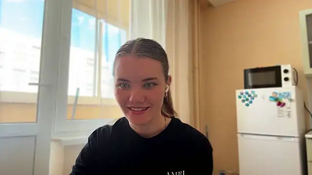 Snapshot of doana_bebriti chatting on April 2026 12:17:02 PM doana bebriti online show from April 2026 12:17:02 PM