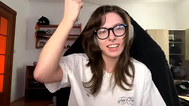 PillowPeachX online show from April 2026 02:20:01 PM