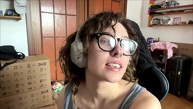 PillowPeachX online show from May 2026 09:38:02 AM