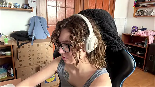 PillowPeachX online show from May 2026 09:18:02 AM