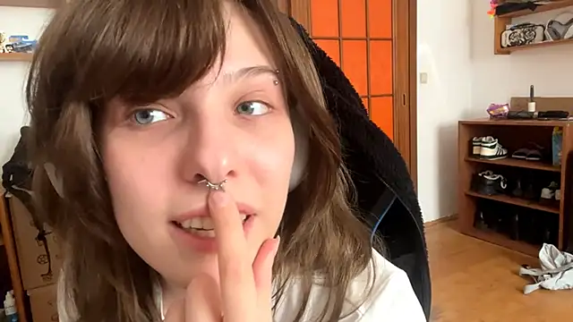 PillowPeachX online show from April 2026 11:44:02 AM