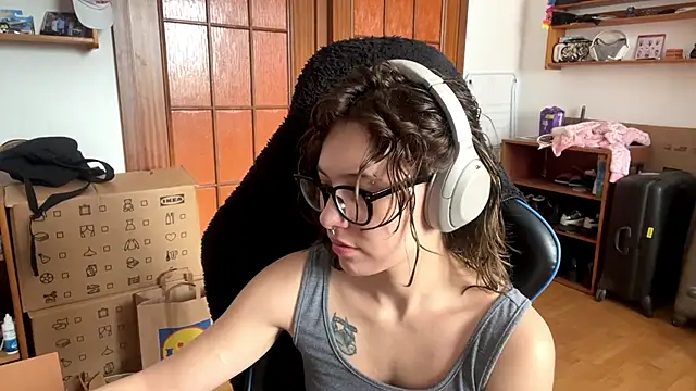 PillowPeachX online show from May 2026 08:36:02 AM