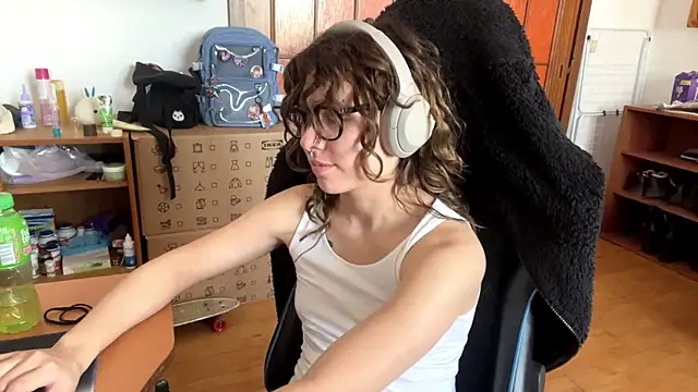 PillowPeachX online show from May 2026 02:42:02 PM