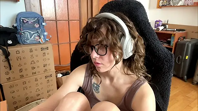 PillowPeachX online show from May 2026 08:52:01 AM
