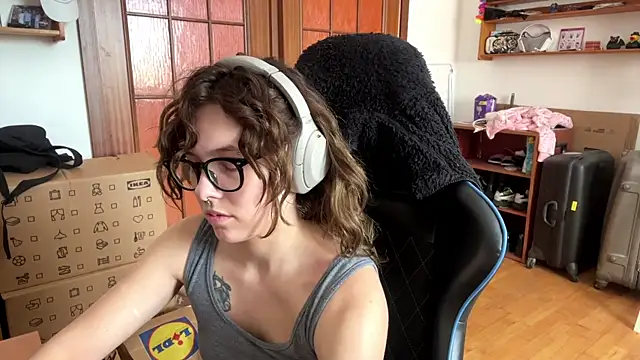 PillowPeachX online show from May 2026 10:09:02 AM